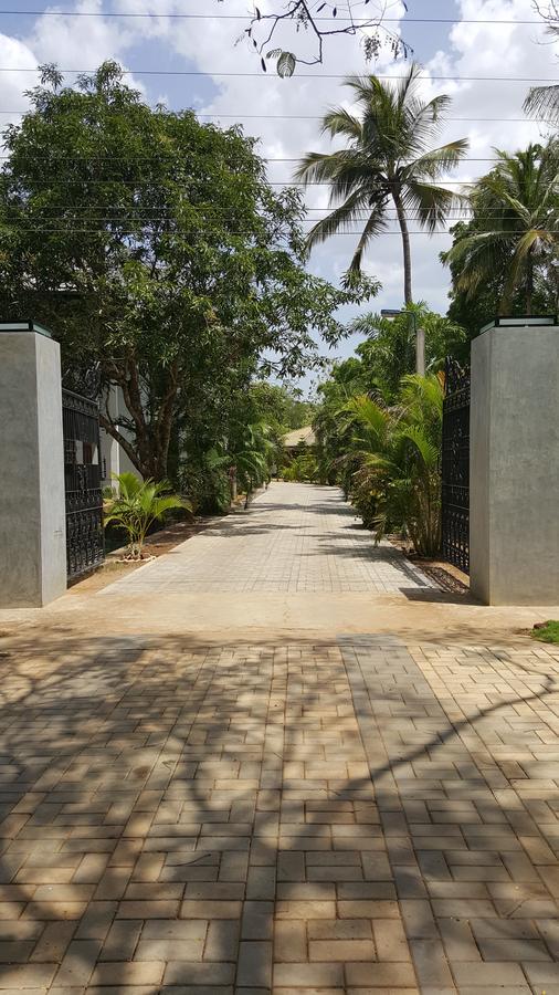 Lokuge Grand Resort Kataragama Exterior photo